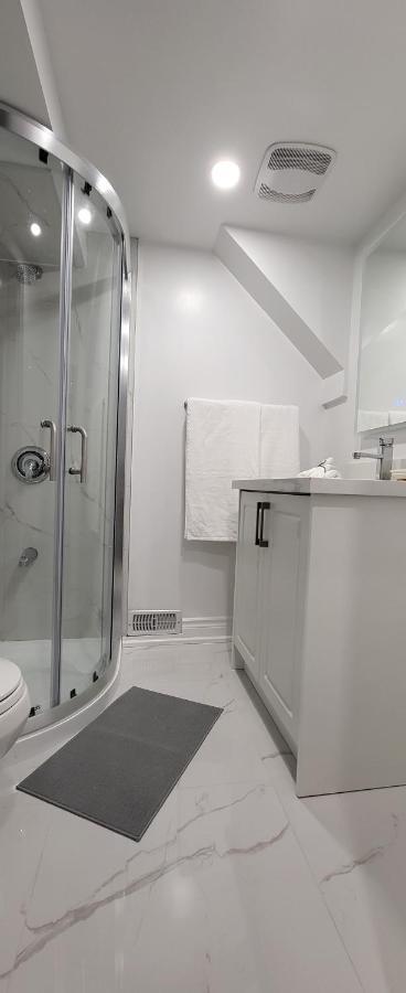 Queen Bedroom With Private Washroom Near 401, 404, Dvp, Markham, North York, Free Parking Toronto Exterior foto